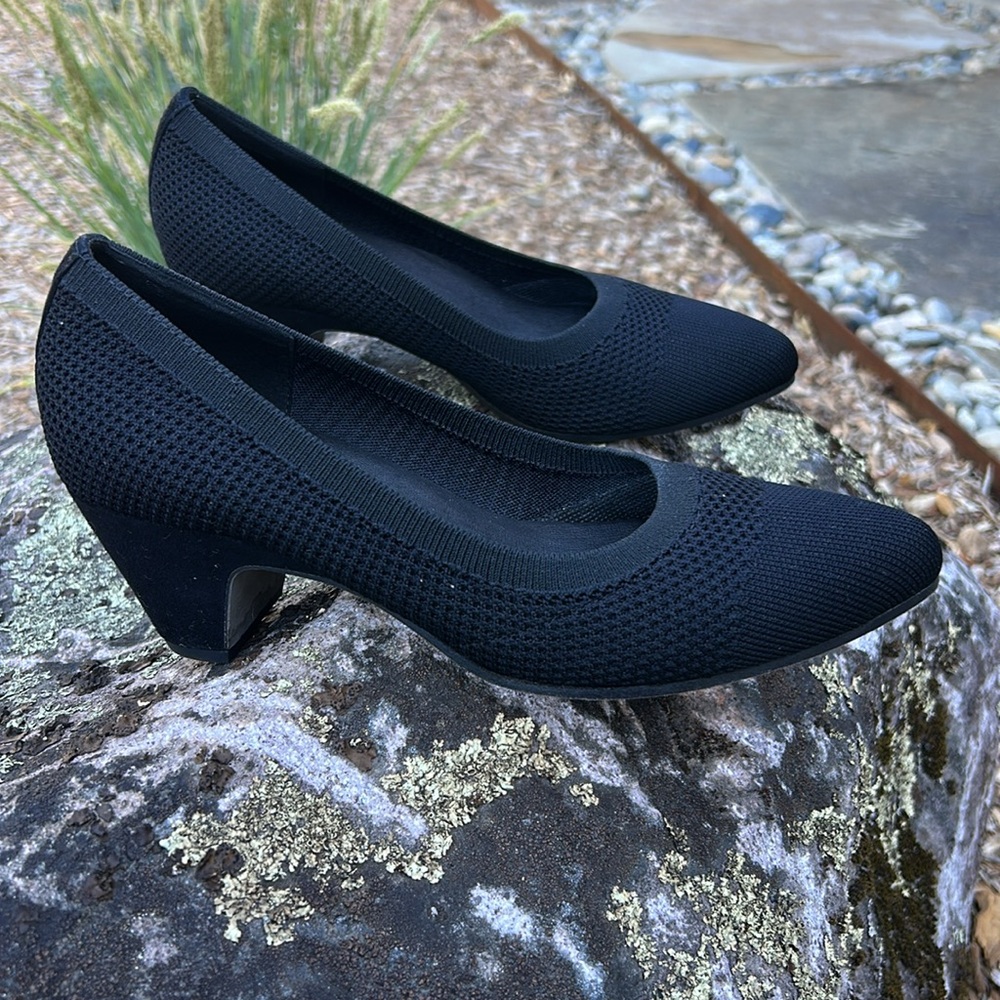 Eileen Fischer Kiss pump - black fabric with velvet heel